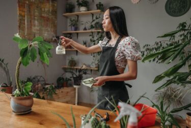 失恋で傷ついた心に。植物を育てる日課がもたらす癒しのセラピー効果
